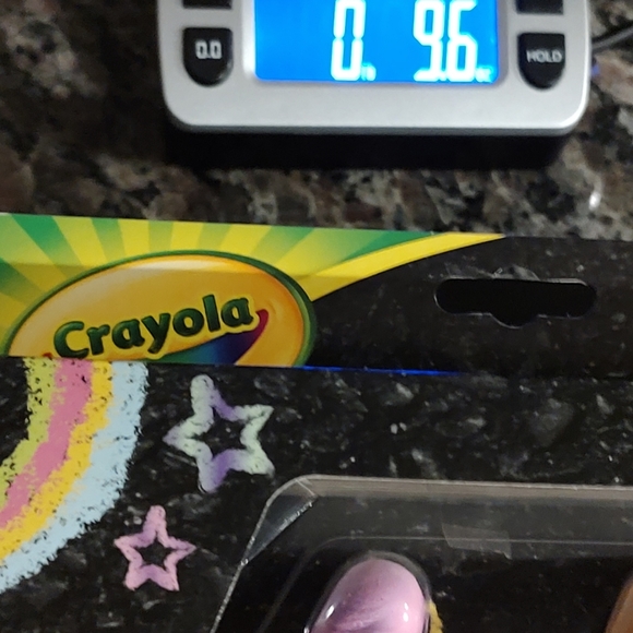 Create magical sidewalk art with the use of these unicorn horn swirl chalk stick - Picture 12 of 12